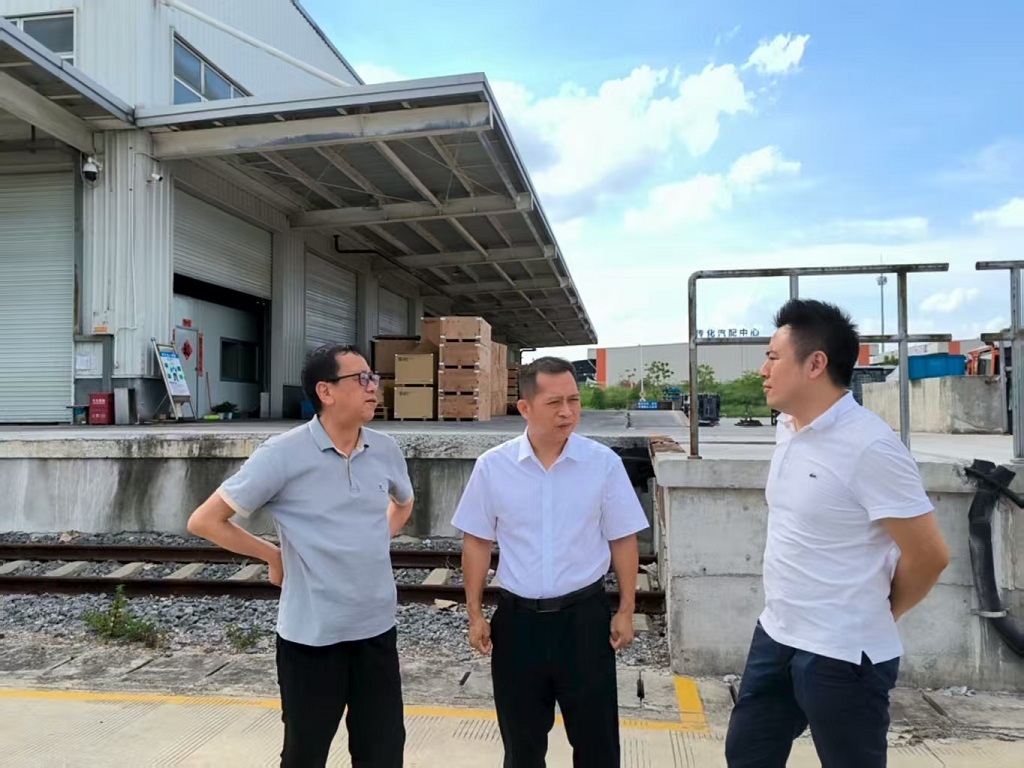 柳州市人民政府发展研究中心赴柳州铁路港开展专题调研
