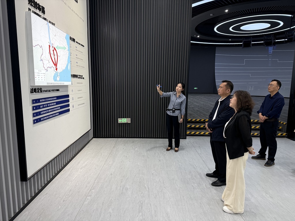 我中心赴南宁市考察调研公共服务设施和生产性服务业项目