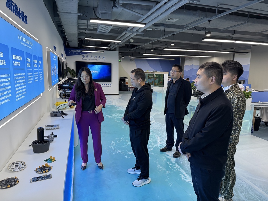 对标先进学经验 智汇柳州谋发展<br>——市政府发展研究中心赴深圳考察调研人工智能终端及机器人产业